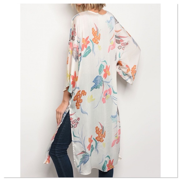 🚨 SALE LAST ONE!- Ivory Floral Kimono - Picture 3 of 3